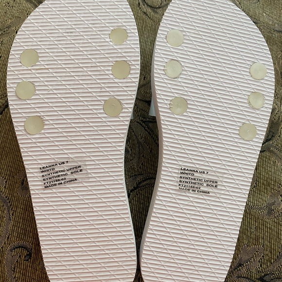 1-pair of flip flops sandals white PVC with rhinestones - Picture 3 of 5